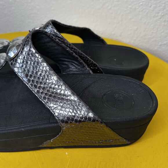 FitFlop Sandals Women' 9 Pewter Snake Print Rhinestone Petra Thong Platform - Picture 8 of 16